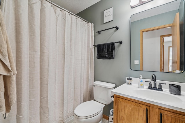 2587 Weeping Willow Ct, Columbus, OH 43207 - full bathroom with vanity and a shower with shower curtain