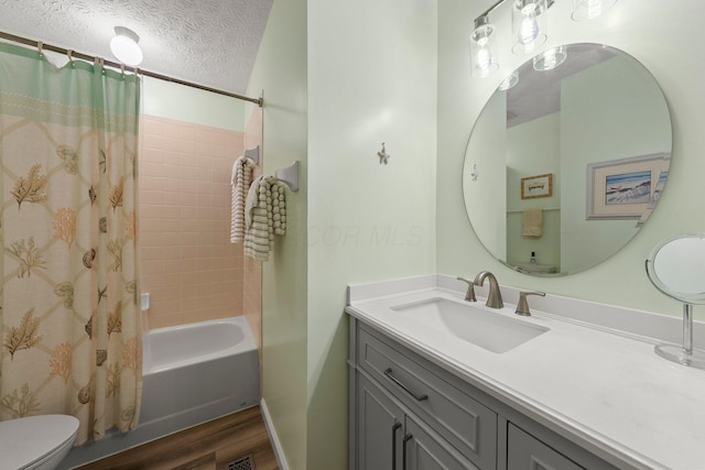 3625 Peany Ln, Canal Winchester, OH 43110 - full bathroom featuring wood finished floors, vanity, shower / tub combo with curtain, and a textured ceiling