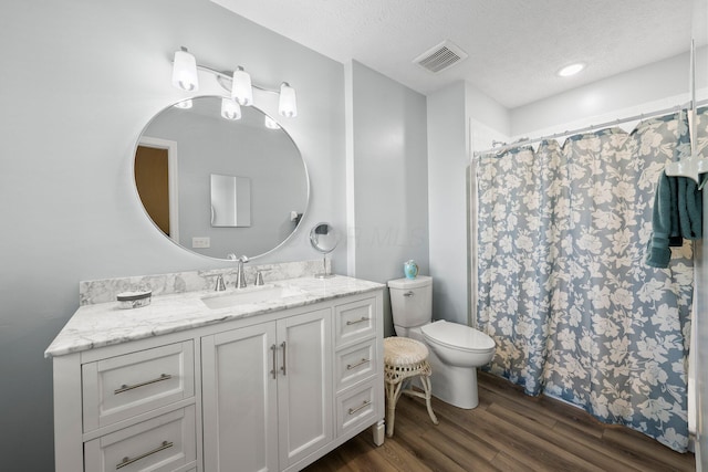 3625 Peany Ln, Canal Winchester, OH 43110 - full bath with vanity, wood finished floors, a textured ceiling, and a shower with curtain