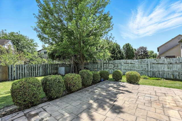 5497 Mirage Dr, Hilliard, OH 43026 - fenced backyard with a patio