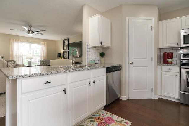 5649 Chippewa Falls St, Dublin, OH 43016 - kitchen with stainless steel appliances, a peninsula, open floor plan, and decorative backsplash