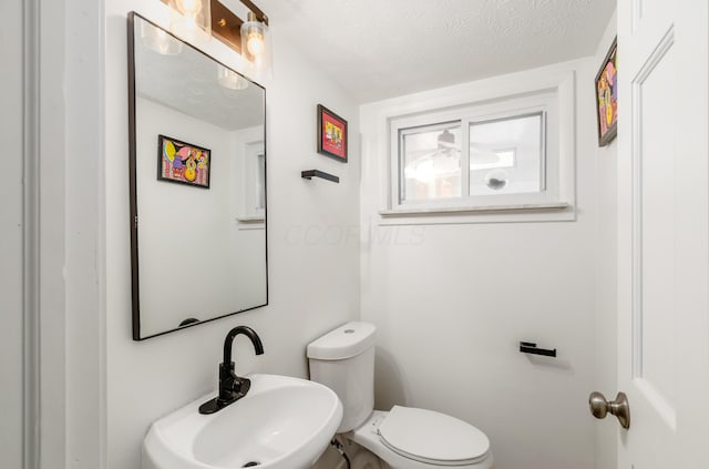 230 Barcelona Ave, Westerville, OH 43081 - half bathroom featuring a sink and a textured ceiling