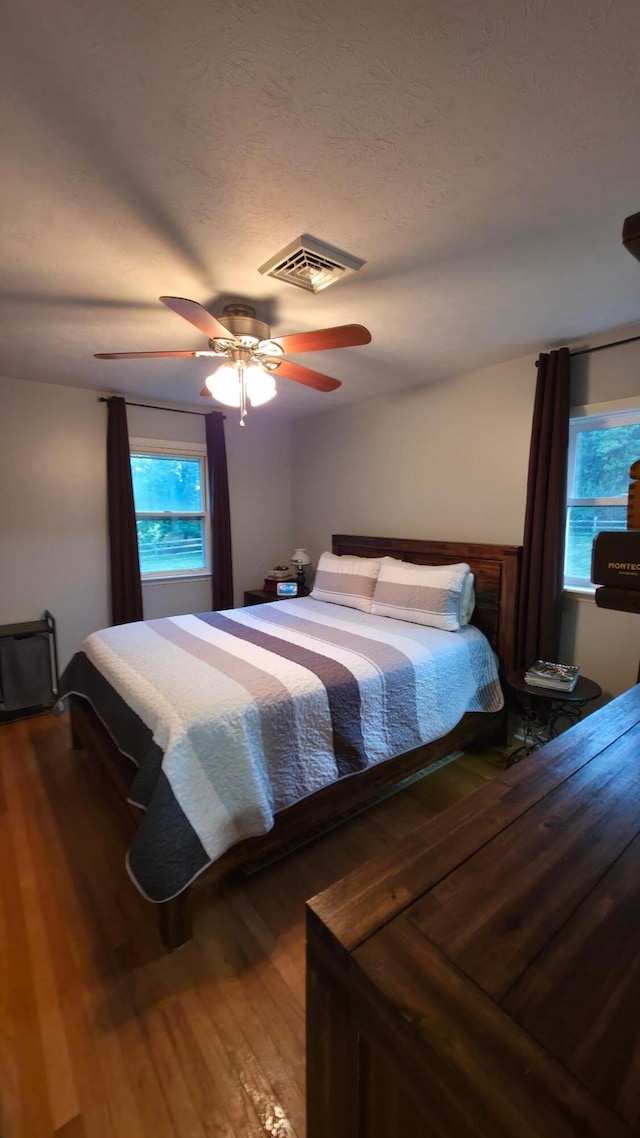 4224 Tschopp Rd NE, Lancaster, OH 43130 - bedroom with wood finished floors and ceiling fan