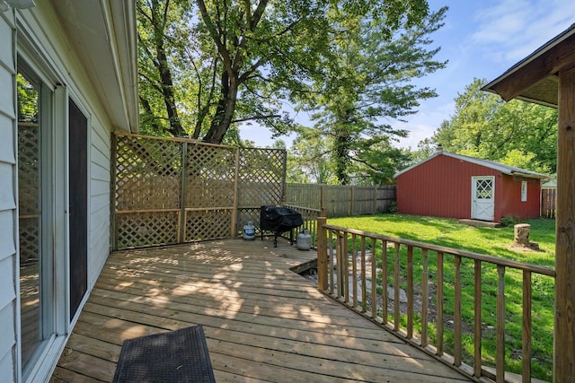 3053 E Old Duvall Ct, Lockbourne, OH 43137 - wooden terrace featuring a fenced backyard, area for grilling, and a storage unit