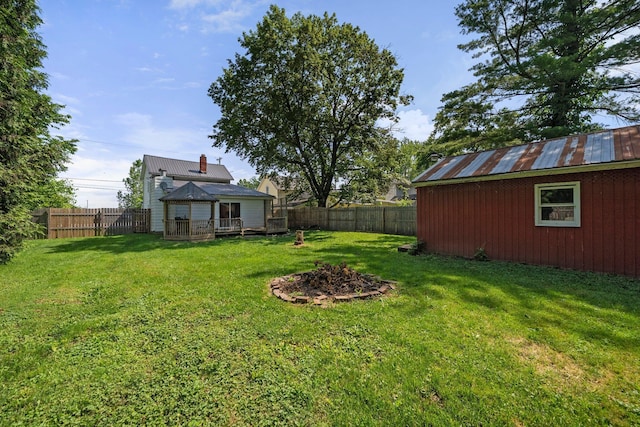 3053 E Old Duvall Ct, Lockbourne, OH 43137 - fenced backyard with a wooden deck