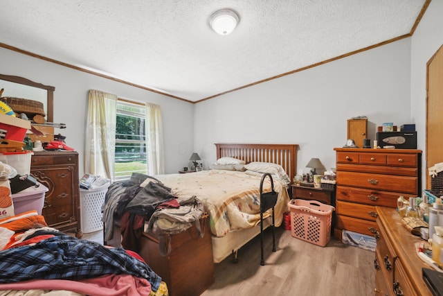 22139 Sams Creek Rd, Laurelville, OH 43135 - bedroom featuring crown molding, wood finished floors, a textured ceiling, and vaulted ceiling