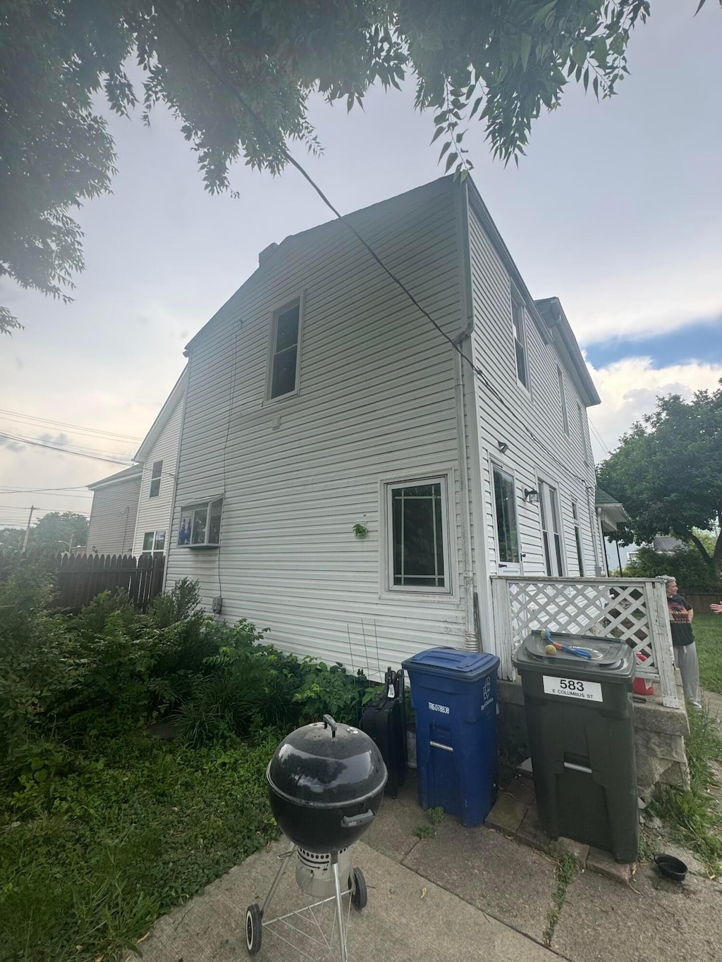 583 E Columbus St, Columbus, OH 43206 - view of side of home featuring cooling unit