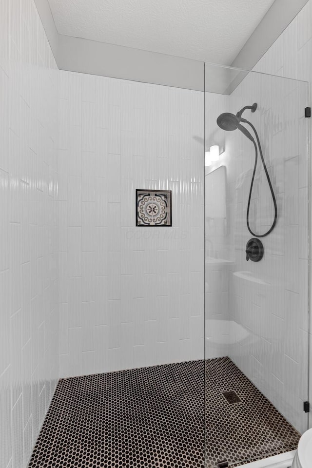 152 Natalie Ln, Granville, OH 43023 - full bathroom featuring tiled shower
