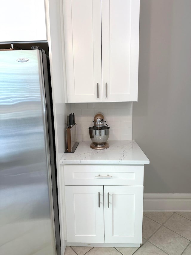 252 W Hubbard Ave, Columbus, OH 43215 - bar featuring freestanding refrigerator, decorative backsplash, and light tile patterned floors