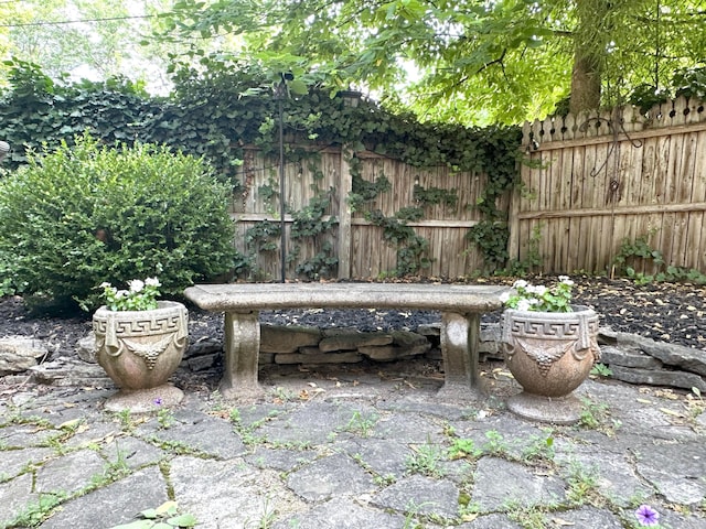 252 W Hubbard Ave, Columbus, OH 43215 - view of patio / terrace