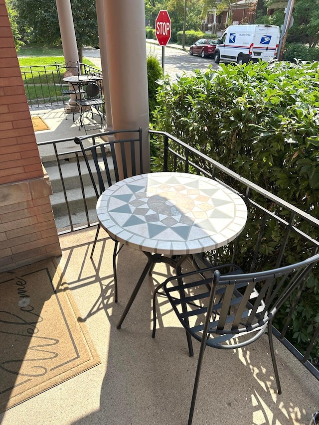 252 W Hubbard Ave, Columbus, OH 43215 - view of balcony