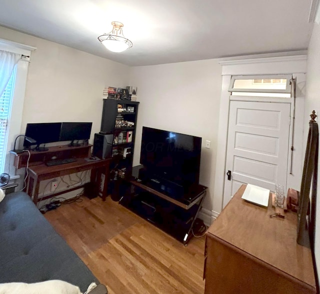 252 W Hubbard Ave, Columbus, OH 43215 - home office with light wood-style flooring