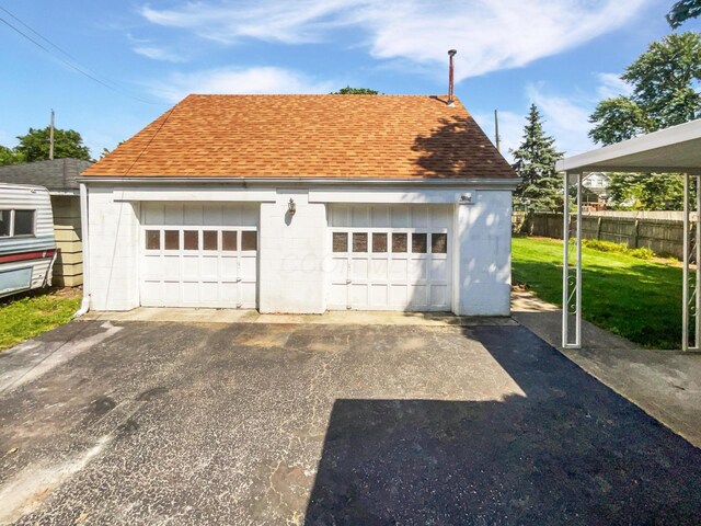 264 Lawrence Ave, Columbus, OH 43228 - view of detached garage