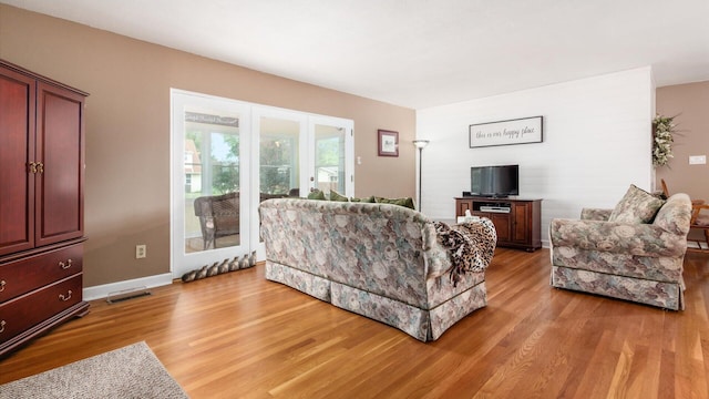 452 Jefferson Rd, Newark, OH 43055 - living room with light wood finished floors