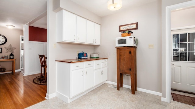 452 Jefferson Rd, Newark, OH 43055 - hall featuring baseboards and light wood-style floors