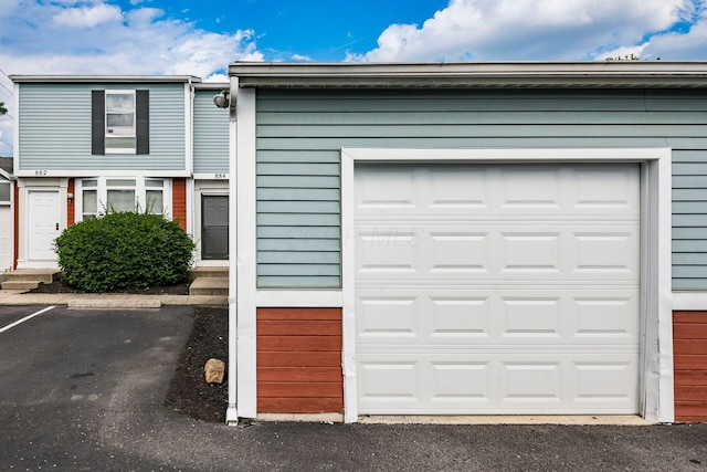 884 Annagladys Dr Unit F2, Columbus, OH 43085 - view of garage