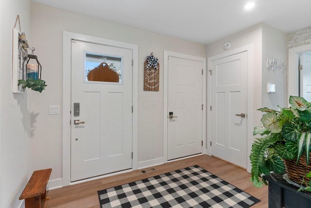 211 Talla Rd S, Delaware, OH 43015 - foyer entrance with light wood finished floors