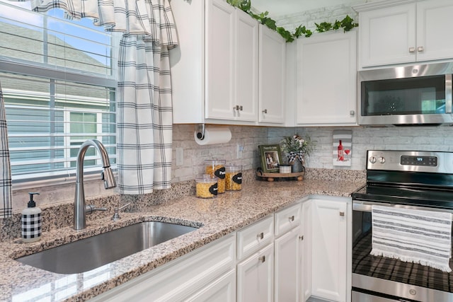 211 Talla Rd S, Delaware, OH 43015 - kitchen featuring appliances with stainless steel finishes and white cabinets