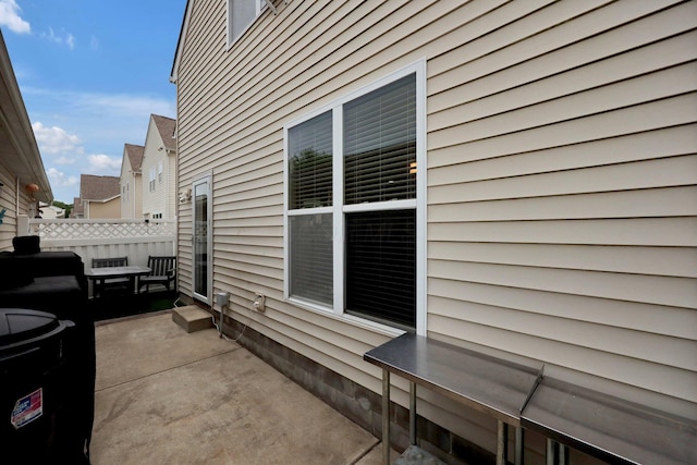 7911 Ashenden Dr, Blacklick, OH 43004 - view of side of home with a patio