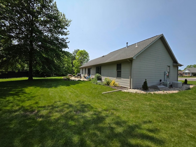 1919 Jared Pl, Lima, OH 45805 - rear view of property featuring a lawn