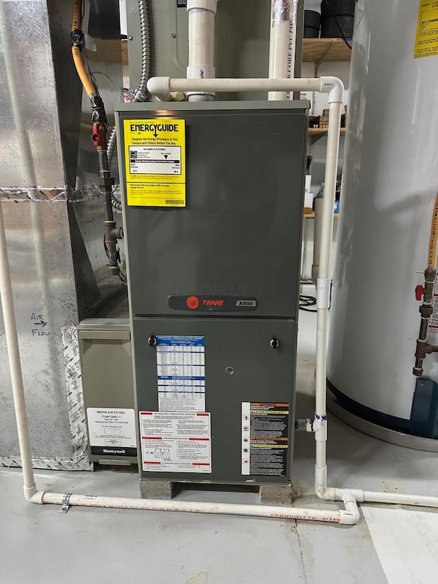 1013 Bluff Crest Dr, Columbus, OH 43235 - utility room featuring water heater