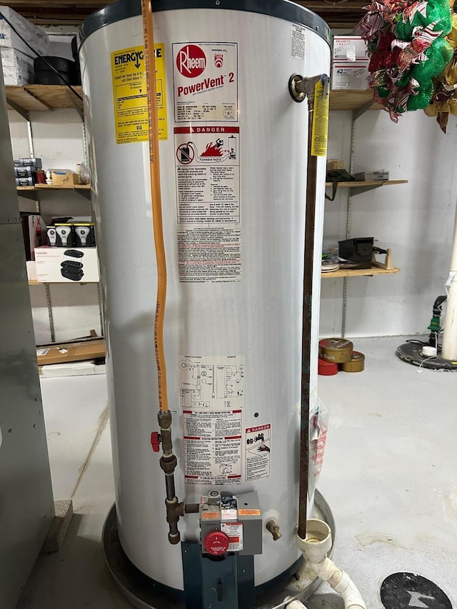 1013 Bluff Crest Dr, Columbus, OH 43235 - utility room with water heater