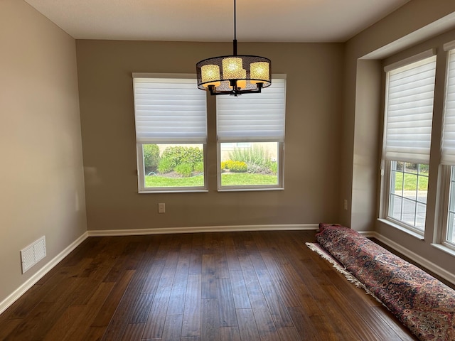 1013 Bluff Crest Dr, Columbus, OH 43235 - empty room with a chandelier and dark wood-style flooring