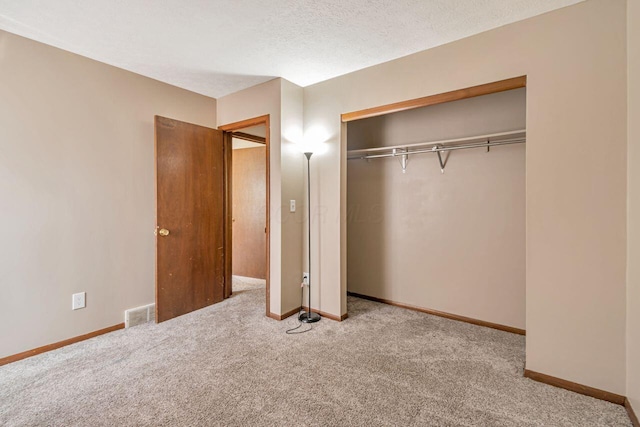 7472 Davis Rd, Hilliard, OH 43026 - unfurnished bedroom with carpet floors, a closet, and a textured ceiling