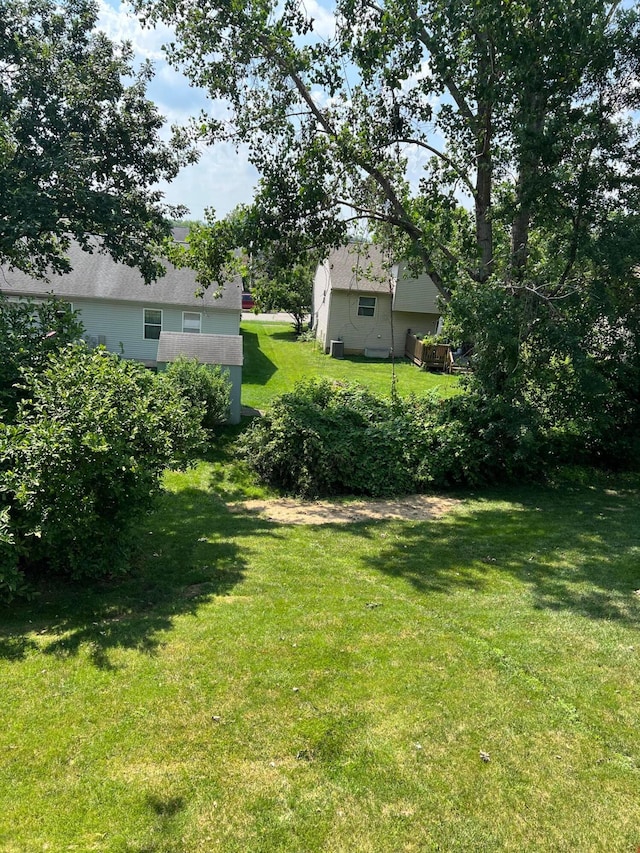 1691 Cloverdale Dr, Lancaster, OH 43130 - view of green lawn