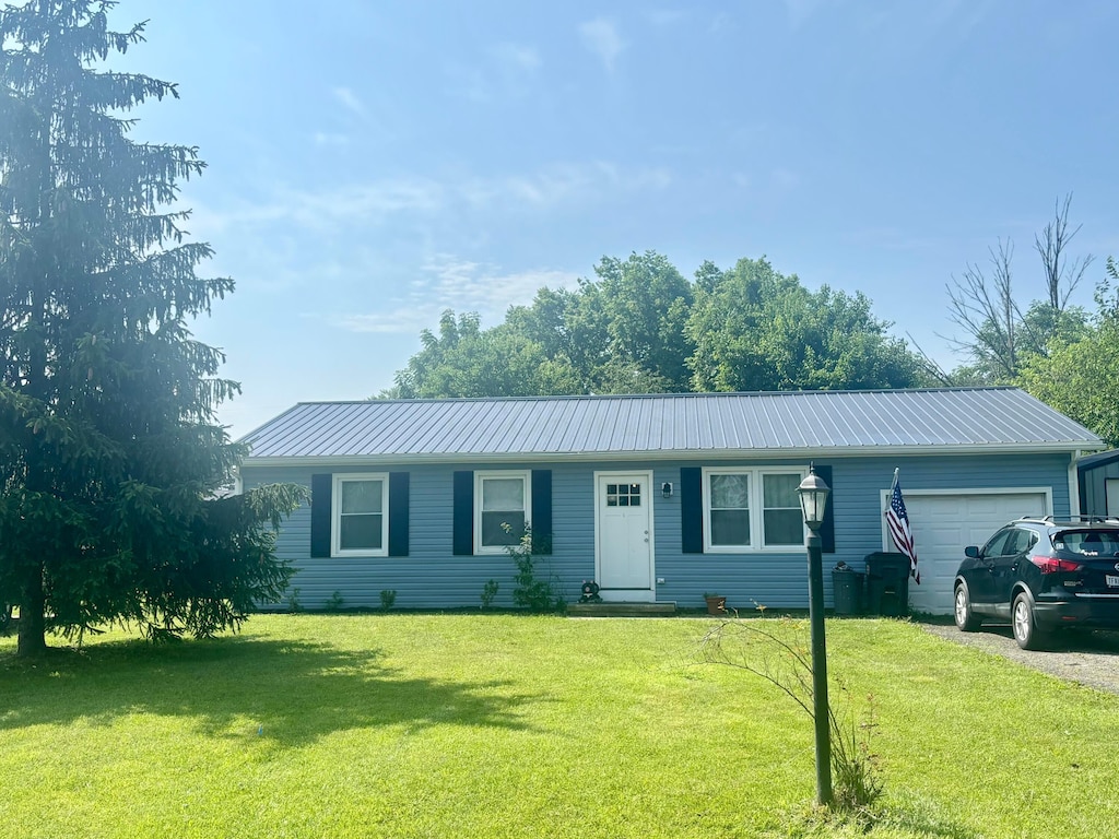 115 Woodsview Ct, Jeffersonville, OH 43128 - ranch-style home with an attached garage, a front lawn, and a metal roof