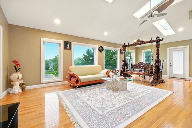 1515 Oak Run Ct, Mansfield, OH 44906 - living area featuring a skylight, light wood finished floors, and recessed lighting