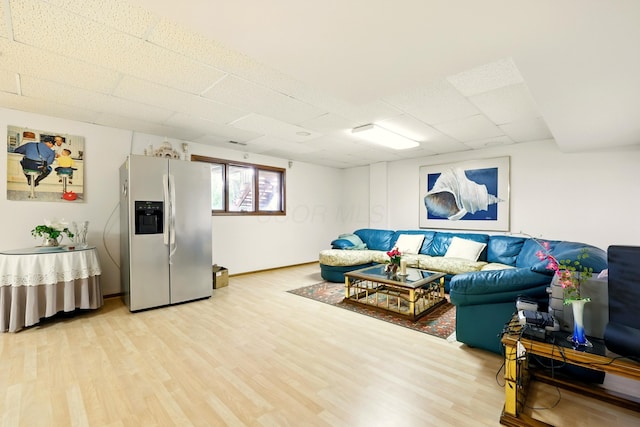 1515 Oak Run Ct, Mansfield, OH 44906 - living room featuring light wood-style floors and a drop ceiling