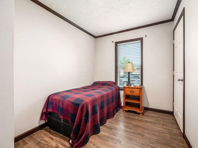 10610 E State Route 762 Unit 74B, Lockbourne, OH 43137 - bedroom with wood finished floors, ornamental molding, and a textured ceiling