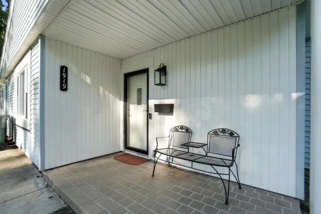 1919 Oakland Pkwy, Lima, OH 45805 - property entrance with a patio