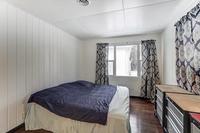 1919 Oakland Pkwy, Lima, OH 45805 - bedroom featuring dark wood finished floors