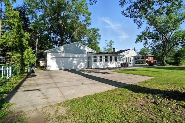 1919 Oakland Pkwy, Lima, OH 45805 - single story home with an attached garage, concrete driveway, and a front lawn
