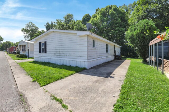 264 Timberline Dr, Circleville, OH 43113 - view of property exterior with a yard