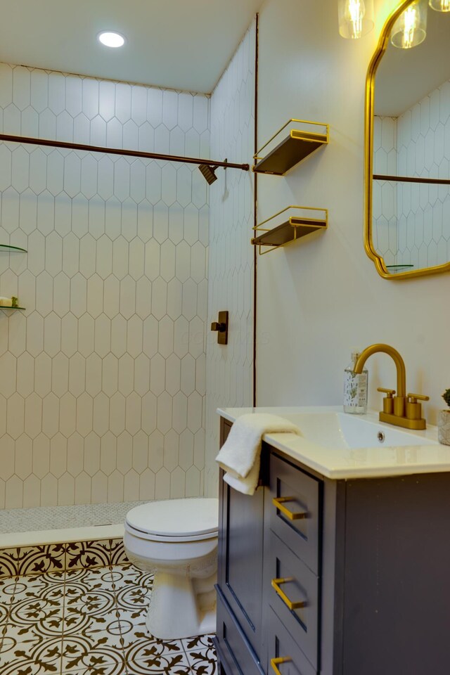 1017 Madison Ave, Columbus, OH 43205 - bathroom featuring vanity, tiled shower, and recessed lighting