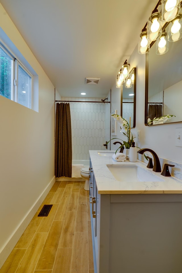 1017 Madison Ave, Columbus, OH 43205 - full bath with double vanity, wood finish floors, and shower / bath combination with curtain