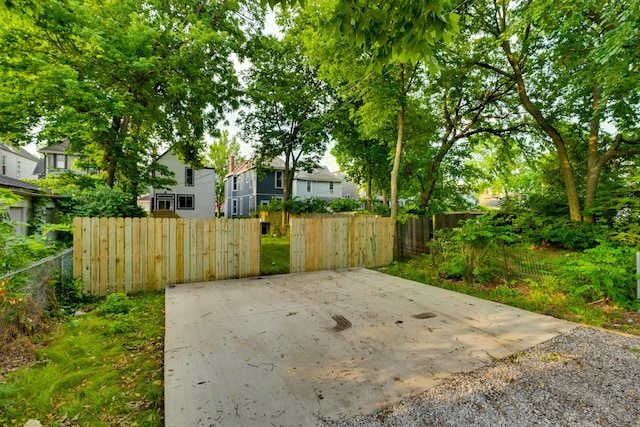 1017 Madison Ave, Columbus, OH 43205 - view of patio with a residential view