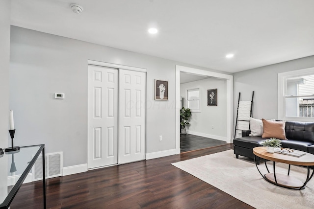 4425 Saint Ann Ln, Columbus, OH 43213 - living area with wood finished floors and recessed lighting