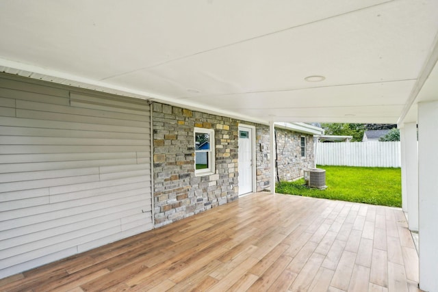 4425 Saint Ann Ln, Columbus, OH 43213 - view of deck