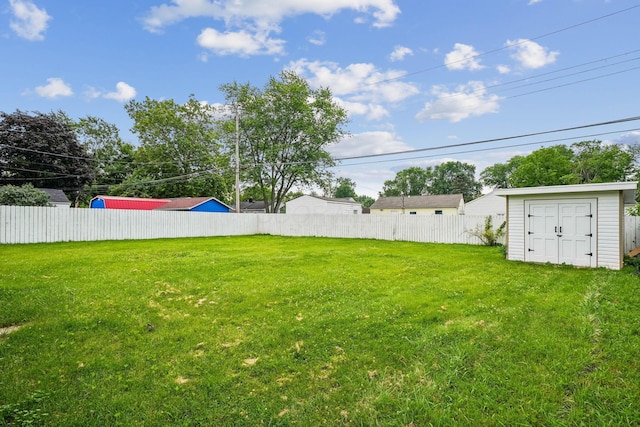 4425 Saint Ann Ln, Columbus, OH 43213 - view of yard featuring a storage unit