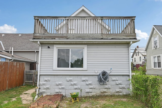 67 W Columbus St, Mount Sterling, OH 43143 - rear view of house featuring a balcony
