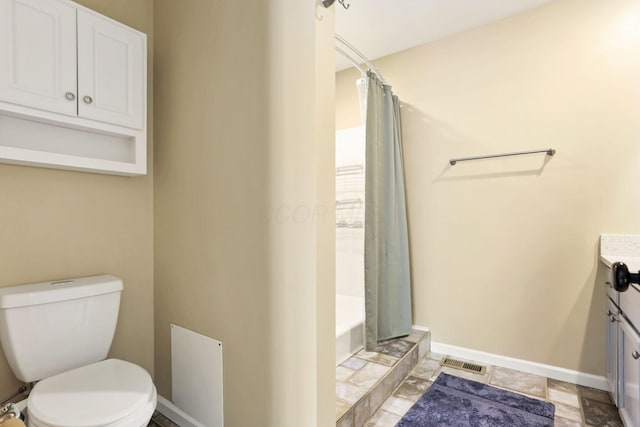 3117 Rivermill Dr Unit 25, Columbus, OH 43220 - bathroom with vanity and shower / bathtub combination with curtain