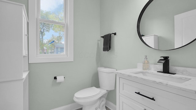 737 Wilson Ave, Columbus, OH 43205 - half bath featuring toilet and vanity