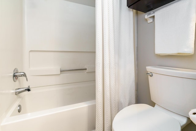 115 E Noble St Unit 2, Columbus, OH 43215 - bathroom featuring shower / bathtub combination with curtain and toilet