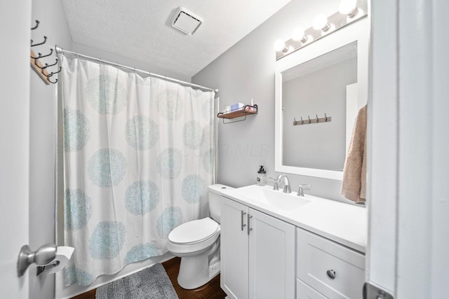 3221 E Hudson St, Columbus, OH 43219 - full bath with vanity, a textured ceiling, wood finished floors, and curtained shower