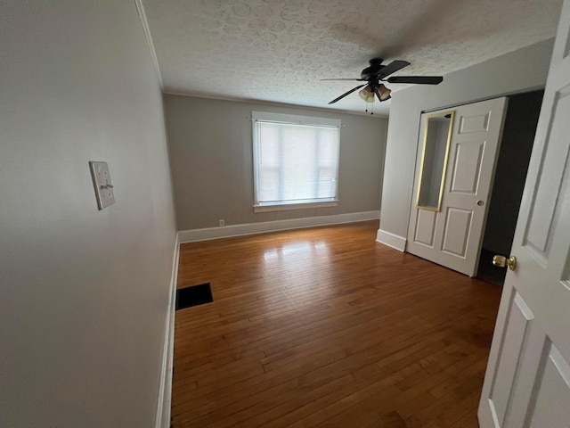 68 Moull St, Newark, OH 43055 - unfurnished room featuring a ceiling fan, a textured ceiling, wood finished floors, and ornamental molding