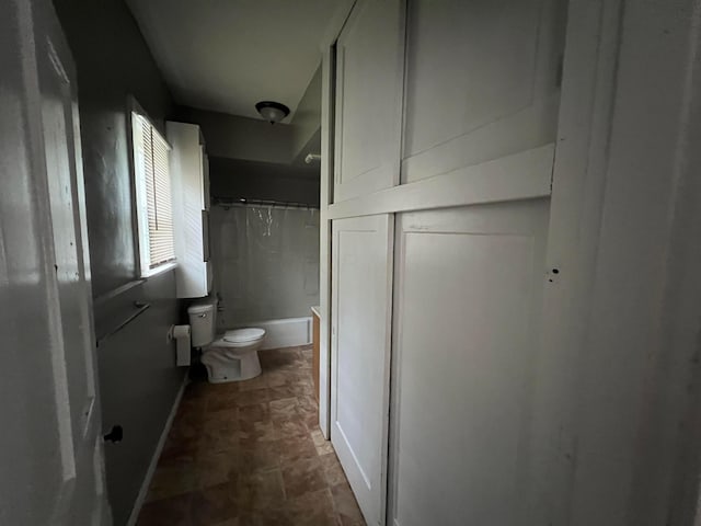 68 Moull St, Newark, OH 43055 - bathroom with toilet and baseboards